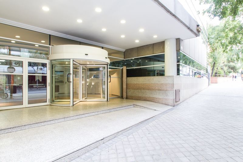 35-1 Calle Lopez de Hoyos - Regus