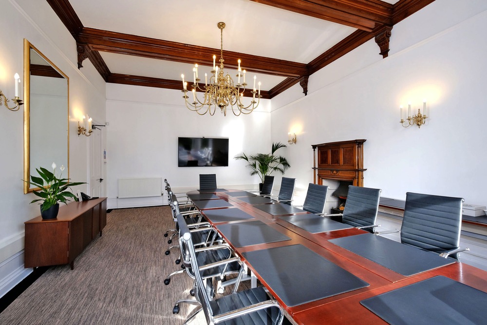 7 Queen's Gardens - Skene