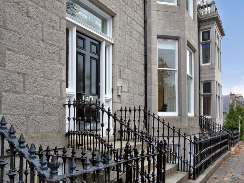2 Queen's Gardens - Skene